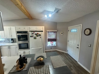 A beautiful 2 bedrooms, 2 bathrooms, Palm Harbor home located on - photo 5
