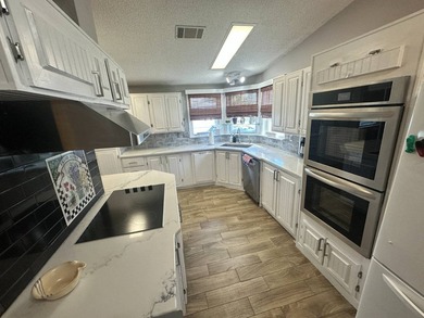 A beautiful 2 bedrooms, 2 bathrooms, Palm Harbor home located on - photo 6
