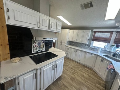 A beautiful 2 bedrooms, 2 bathrooms, Palm Harbor home located on - photo 7