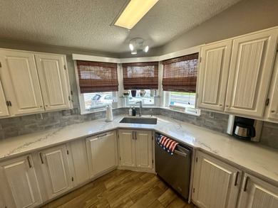 A beautiful 2 bedrooms, 2 bathrooms, Palm Harbor home located on - photo 8
