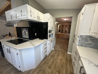 A beautiful 2 bedrooms, 2 bathrooms, Palm Harbor home located on - photo 10
