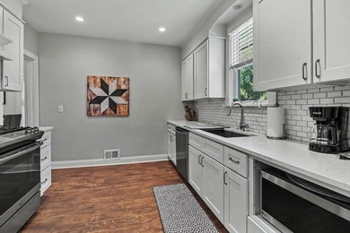 Charming Pentwater Village home with a separate guest cottage - photo 13