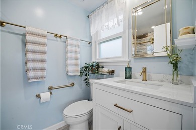 Fully turnkey and thoughtfully reimagined, this 4-bedroom - photo 19