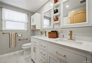 Fully turnkey and thoughtfully reimagined, this 4-bedroom - photo 28