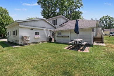 Charming Pentwater Village home with a separate guest cottage - photo 34