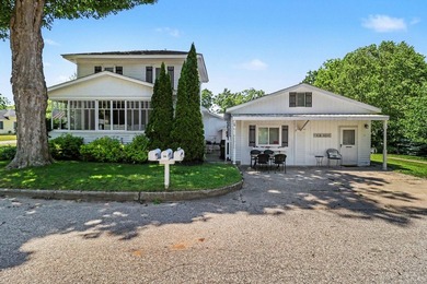 Charming Pentwater Village home with a separate guest cottage - photo 35