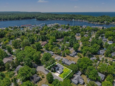 Charming Pentwater Village home with a separate guest cottage - photo 42