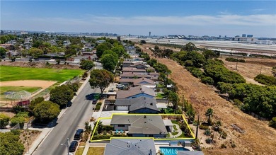 Fully turnkey and thoughtfully reimagined, this 4-bedroom - photo 48