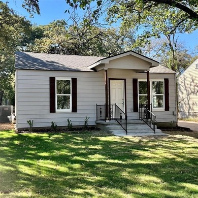 Lake Home For Sale in Lake Worth, Texas