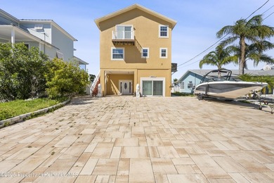 Stunning views and FLorida Gulf Living Beautiful Water front - photo 17
