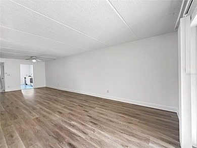 Location, lifestyle, and modern updates come together - photo 10