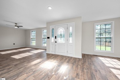 Welcome to 141 Agnes Dr in Duncan, SC -Back in the market at no - photo 4