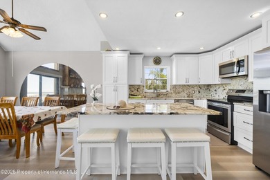 Stunning views and FLorida Gulf Living Beautiful Water front - photo 37