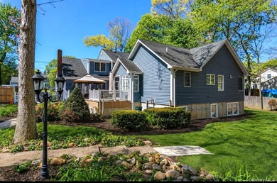 LOCATION, LOCATION, LOCATION! Nestled in highly sought-after - photo 2