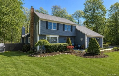 LOCATION, LOCATION, LOCATION! Nestled in highly sought-after - photo 4