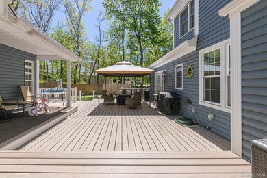 LOCATION, LOCATION, LOCATION! Nestled in highly sought-after - photo 6
