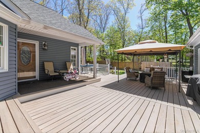 LOCATION, LOCATION, LOCATION! Nestled in highly sought-after - photo 7
