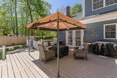 LOCATION, LOCATION, LOCATION! Nestled in highly sought-after - photo 8