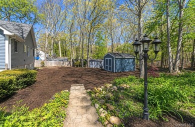 LOCATION, LOCATION, LOCATION! Nestled in highly sought-after - photo 10