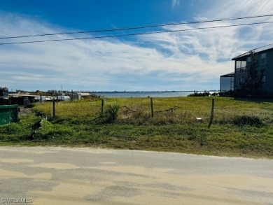 Prime location. This oversized Riverfront building site with - photo 9