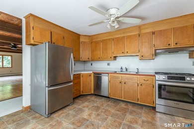 The Cub House Located in the coveted Twin Lakes area of - photo 8