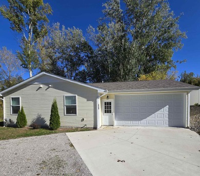 Ross Lake Home For Sale in Beaverton Michigan