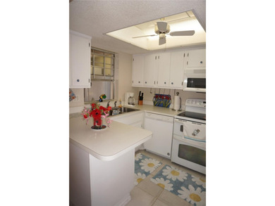 *FULLY FURNISHED* 2 Bedroom, 2 Bathroom FIRST FLOOR unit located - photo 12