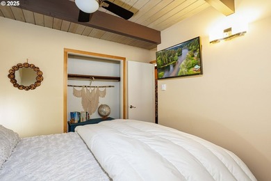 A-frame retreat in the heart of the Fishhawk Lake community - photo 13