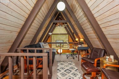 A-frame retreat in the heart of the Fishhawk Lake community - photo 18