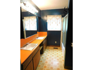 Experience the timeless charm of classic vintage decor - photo 22