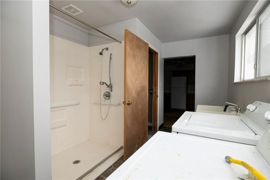 AWESOME HOME FOR SALE! Handicap accessible home just waiting for - photo 26