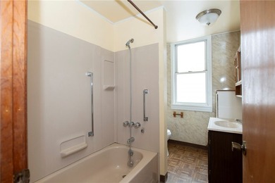 AWESOME HOME FOR SALE! Handicap accessible home just waiting for - photo 28