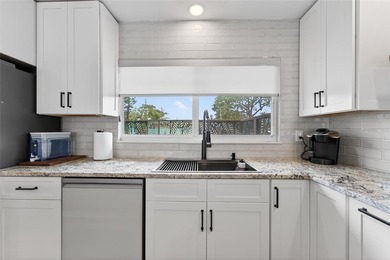 Live the ultimate coastal lifestyle in this beautifully - photo 10