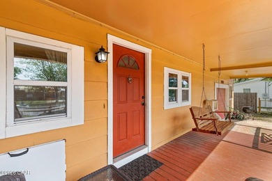 Welcome home to this charming 2-bedroom, 1-bathroom residence - photo 4