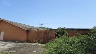 Attractive block warehouse located on a busy street. No flood - photo 13