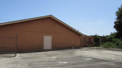 Attractive block warehouse located on a busy street. No flood - photo 14