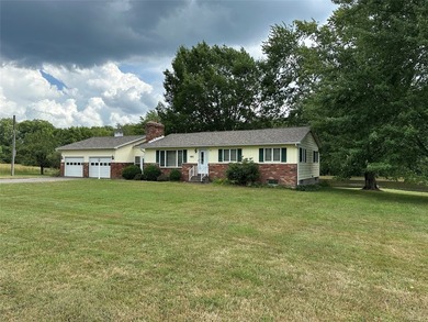 Escape to your own private retreat with this charming 3-bedroom - photo 3