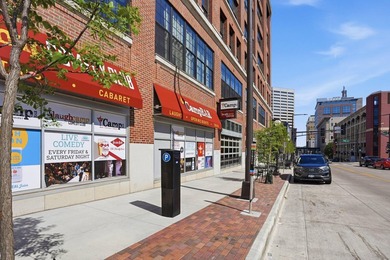 City living at its simplest and finest! Welcome to this - photo 32