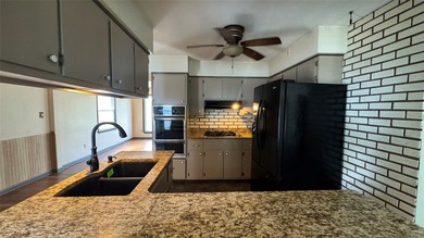 Nice 1 story 3 bedroom 2.5 bath single family home in Erie PA - photo 4
