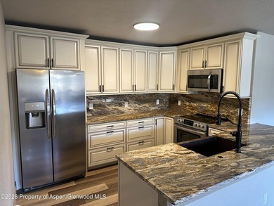 The most extensively updated condo in River Park. This - photo 1