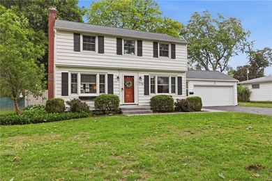 Welcome home to this beautiful, impeccably maintained and - photo 2