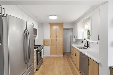 Welcome home to this beautiful, impeccably maintained and - photo 7