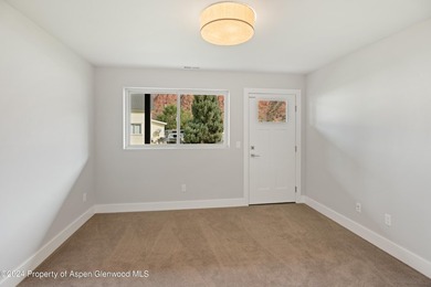 Welcome to your dream home! This fabulous 4-bedroom modern - photo 9