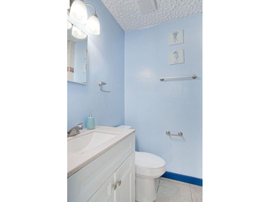 Welcome home to this spacious 4 bedroom 2 bathroom TURNKEY fully - photo 12