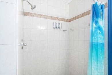 Welcome home to this spacious 4 bedroom 2 bathroom TURNKEY fully - photo 14