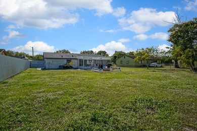Welcome home to this spacious 4 bedroom 2 bathroom TURNKEY fully - photo 26