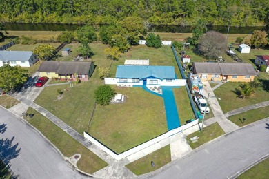 Welcome home to this spacious 4 bedroom 2 bathroom TURNKEY fully - photo 29