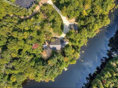 Nichee sur les rives paisibles du lac a l'Ile, cette residence - photo 18