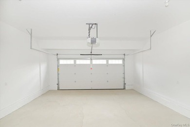 Welcome to this beautiful newly constructed center hall colonial - photo 35