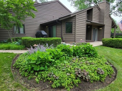Lake Townhome/Townhouse Sale Pending in Saint Charles, Illinois